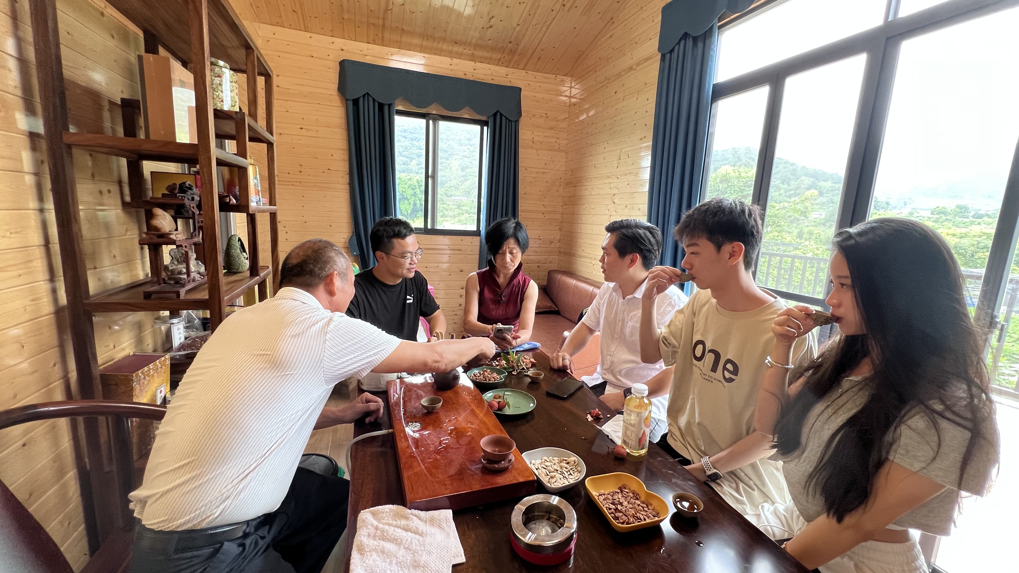 与龙山塘村领导、乡贤交流活动.jpg